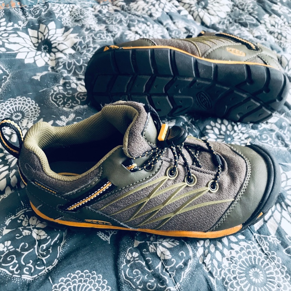 Keen shoes, size 2 youth.